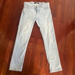Men’s Hollister size 28x32 slim straight jeans